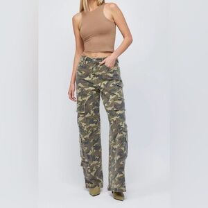Women’s Hidden Nori Camo High Rise Cargo Jeans | Size 28